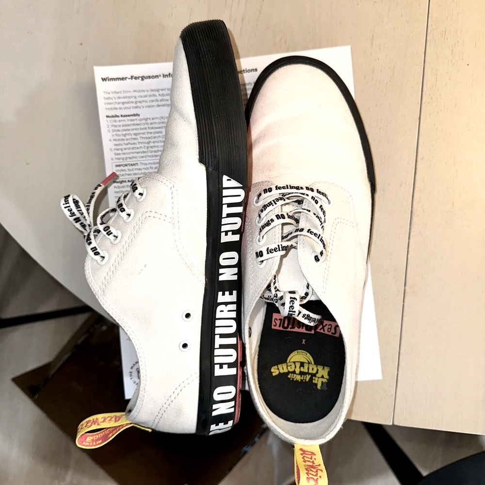 DR MARTENS X Sex Pistols Pressler “No Future” Canvas Shoes US 10 EU 43